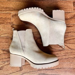 NWOT · MIA Jody Ribbed Lug Sole Chelsea Boot